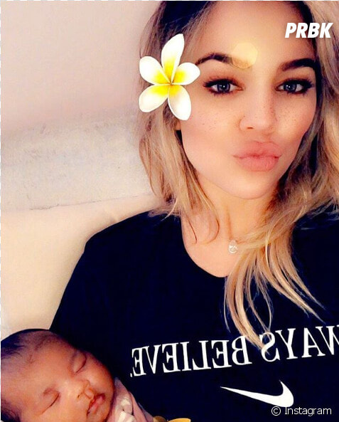 Khloé Kardashian   Khloe Kardashian With Newborn Baby  HD Png DownloadTransparent PNG