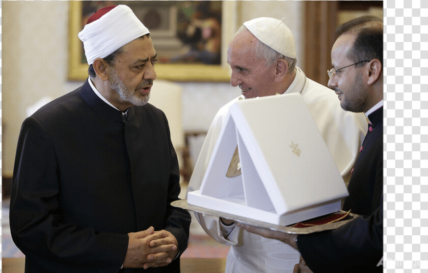 Pope And Top Imam Embrace In Historic Meeting At Vatican   Grand Mufti Of Al Azhar  HD Png DownloadTransparent PNG