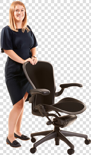 Zoe Proudfoot Standing   Herman Miller Aeron Groen Antraciet  HD Png Download