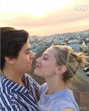 Lili Reinhart Et Cole Sprouse En Couple  HD Png Download